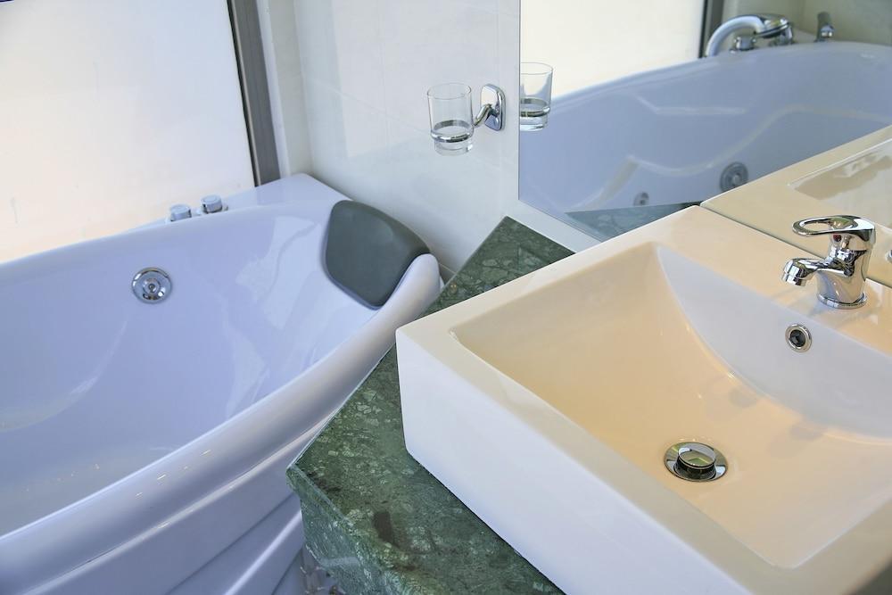 All Senses Ocean Blue Sea Side Resort (Adults Only) Petaloudes Bagian luar foto